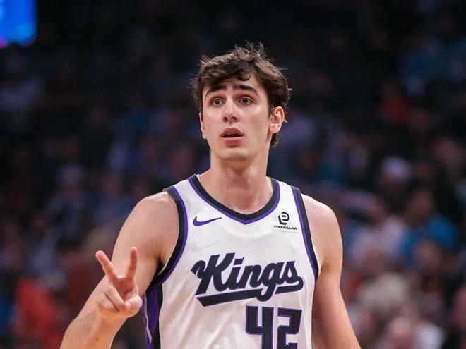 42顺位新秀雷诺逆袭登榜第四，国王队惊喜爆发引