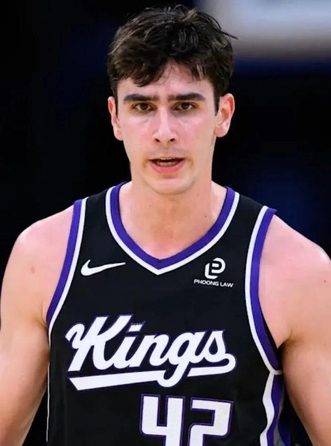 42顺位新秀雷诺逆袭登榜第四，国王队惊喜爆发引