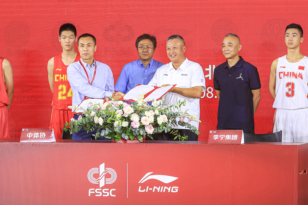 李宁携手中国中学生体育协会推出中国小学生篮