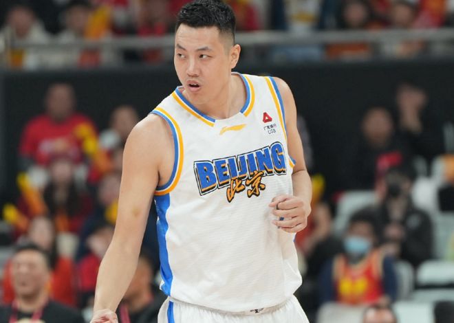 翟晓川CBA生涯第626场超越易建联跻身历史第11位