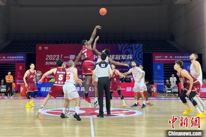 重庆渝北区体育馆见证的“一带一路”中欧篮球