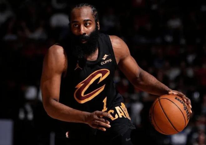NBA季后赛首轮激战：雷霆横扫马刺逆转，森林狼